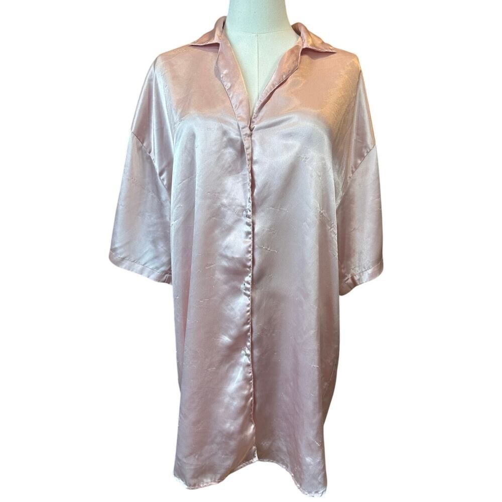 VINTAGE 90’s Victoria’s Secret GOLD LABEL Pale Pink Satin Button Night Shirt M/L